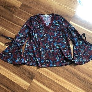 Beautiful floral top NWOT